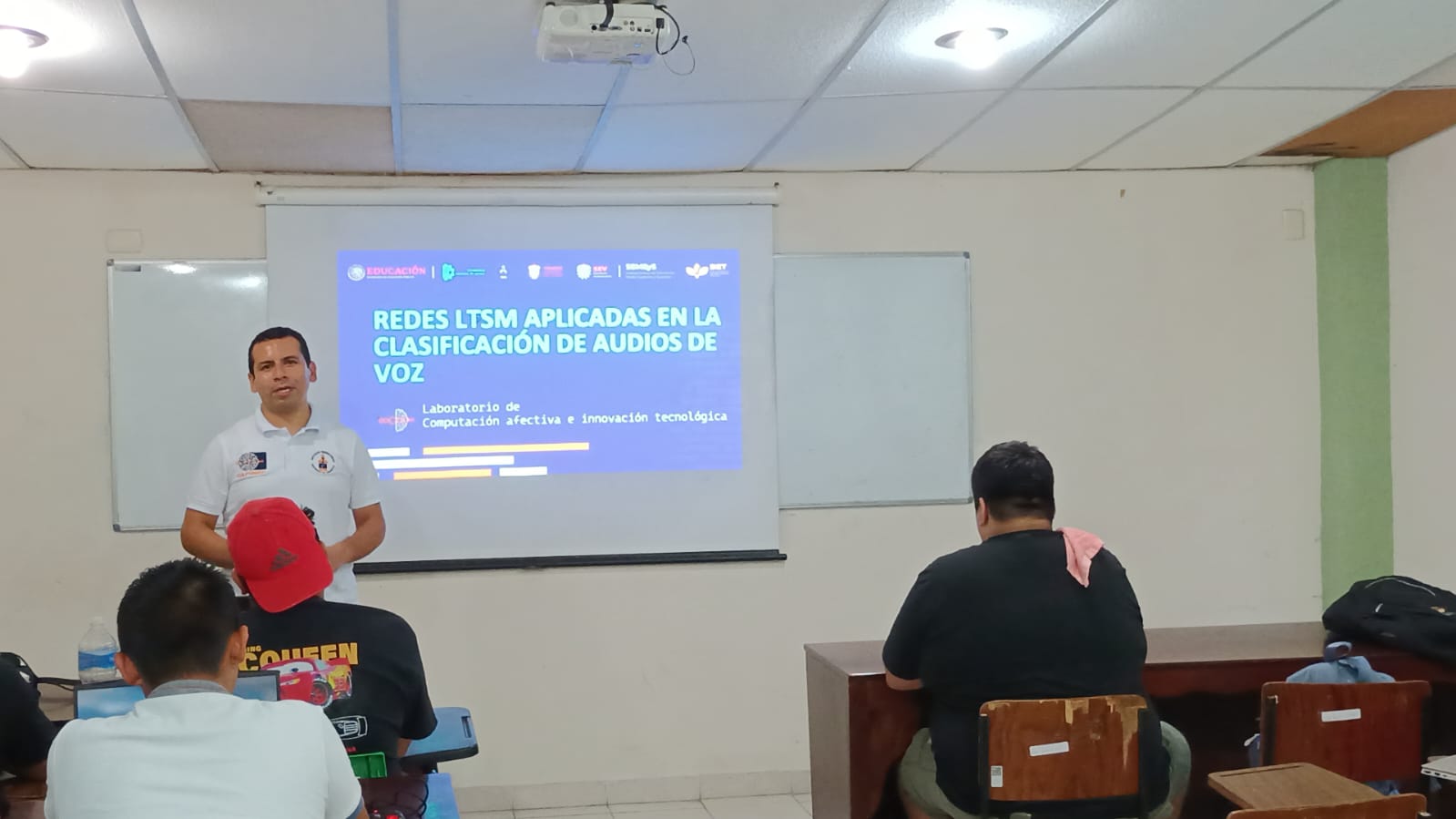 CAFined imparte el taller  Escuchando el futuro: Redes LTSM en la clasificación de audios.